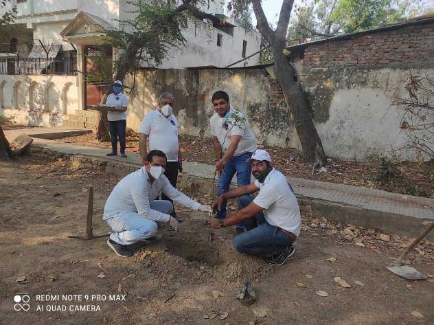 Team Heeden planting Trees in Delhi